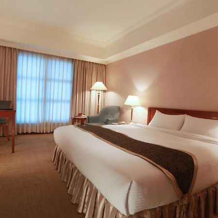 Grand Boss Hotel Yilan Exterior photo