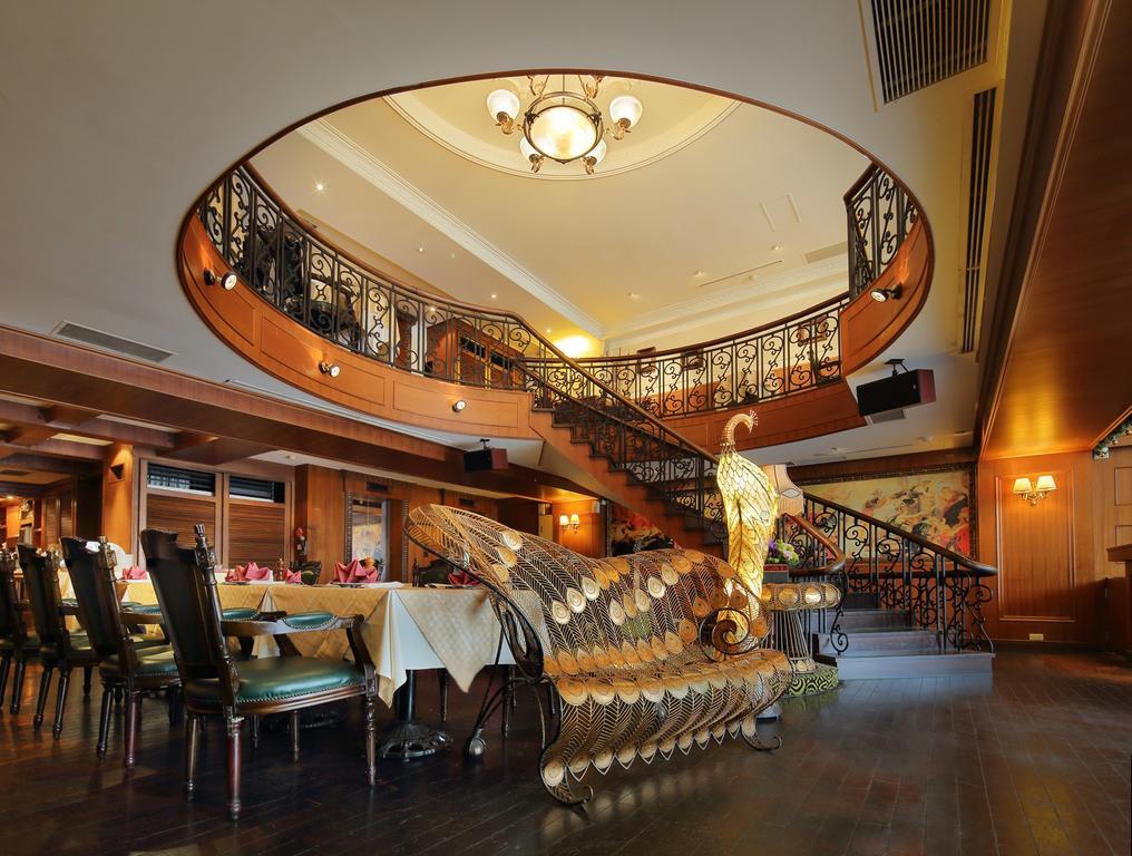 Grand Boss Hotel Yilan Exterior photo