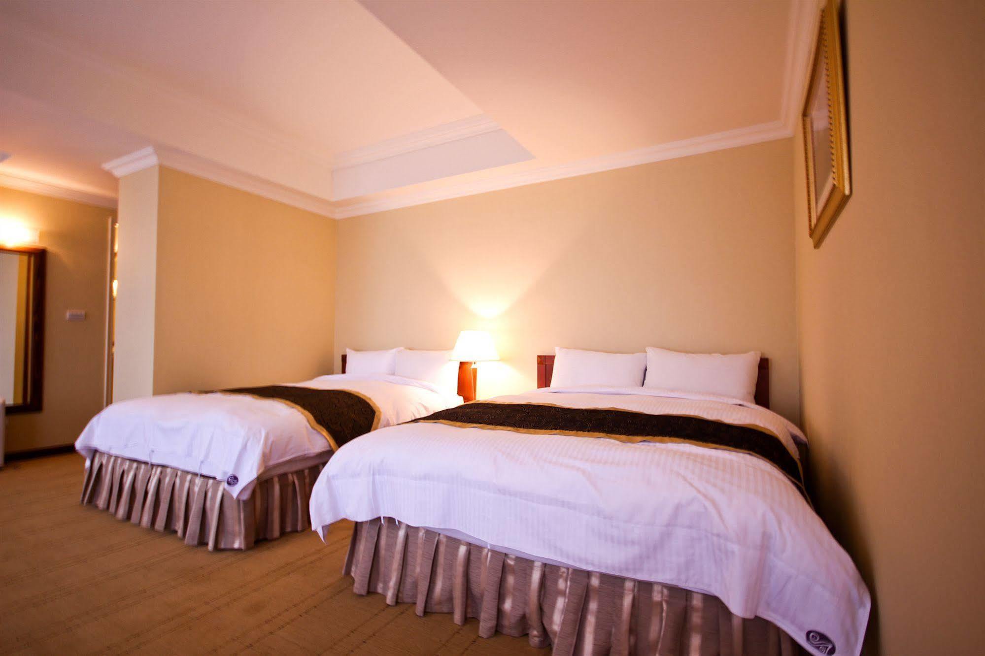 Grand Boss Hotel Yilan Exterior photo