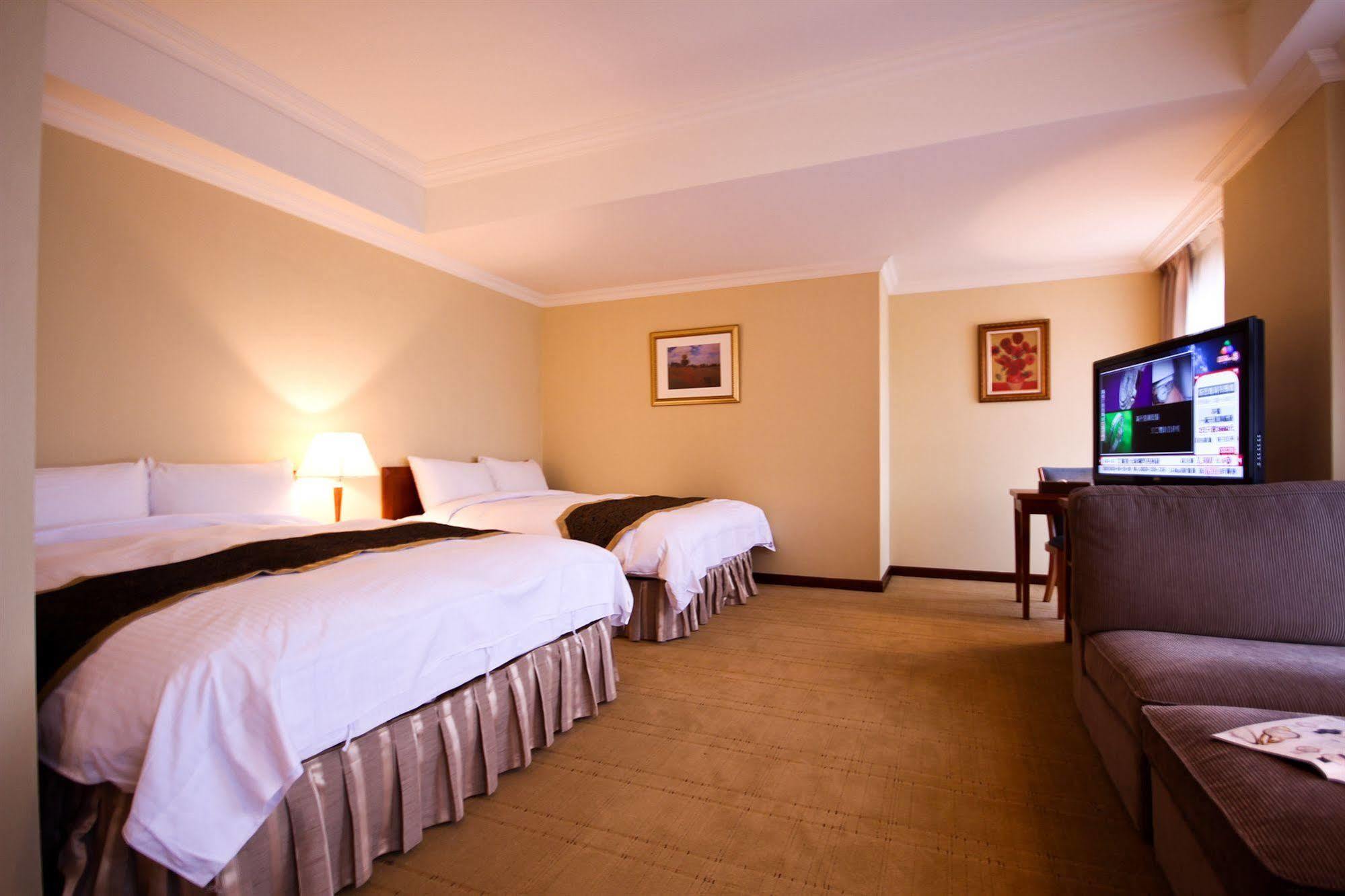Grand Boss Hotel Yilan Exterior photo