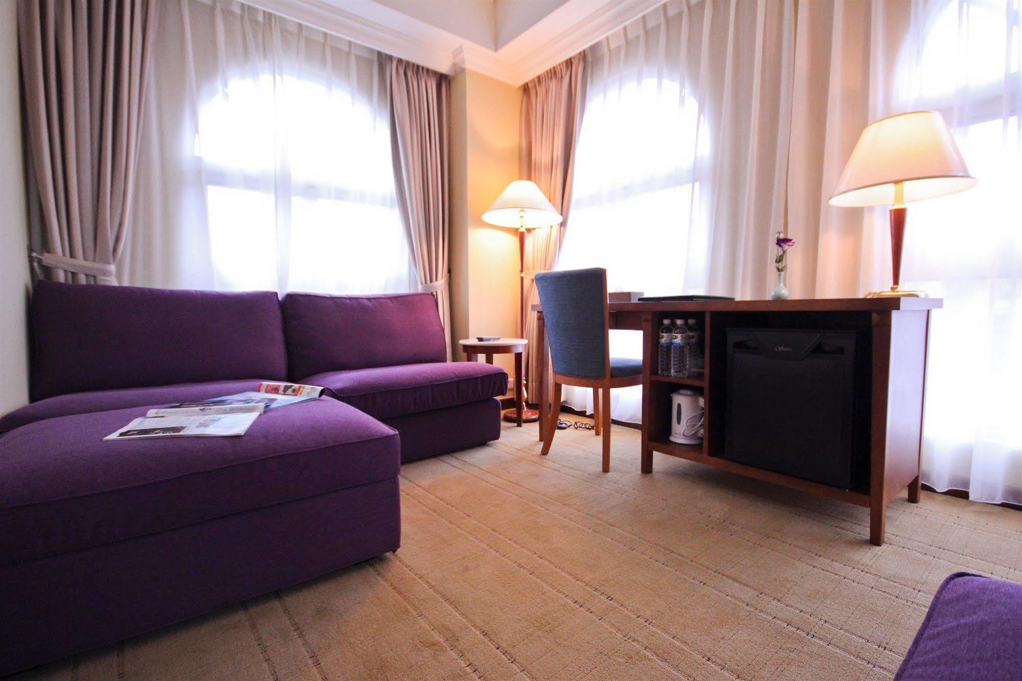 Grand Boss Hotel Yilan Exterior photo