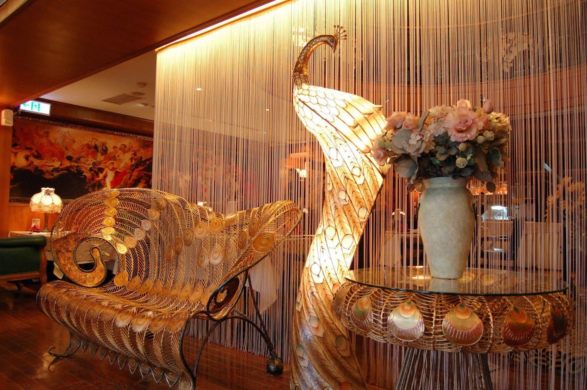 Grand Boss Hotel Yilan Exterior photo