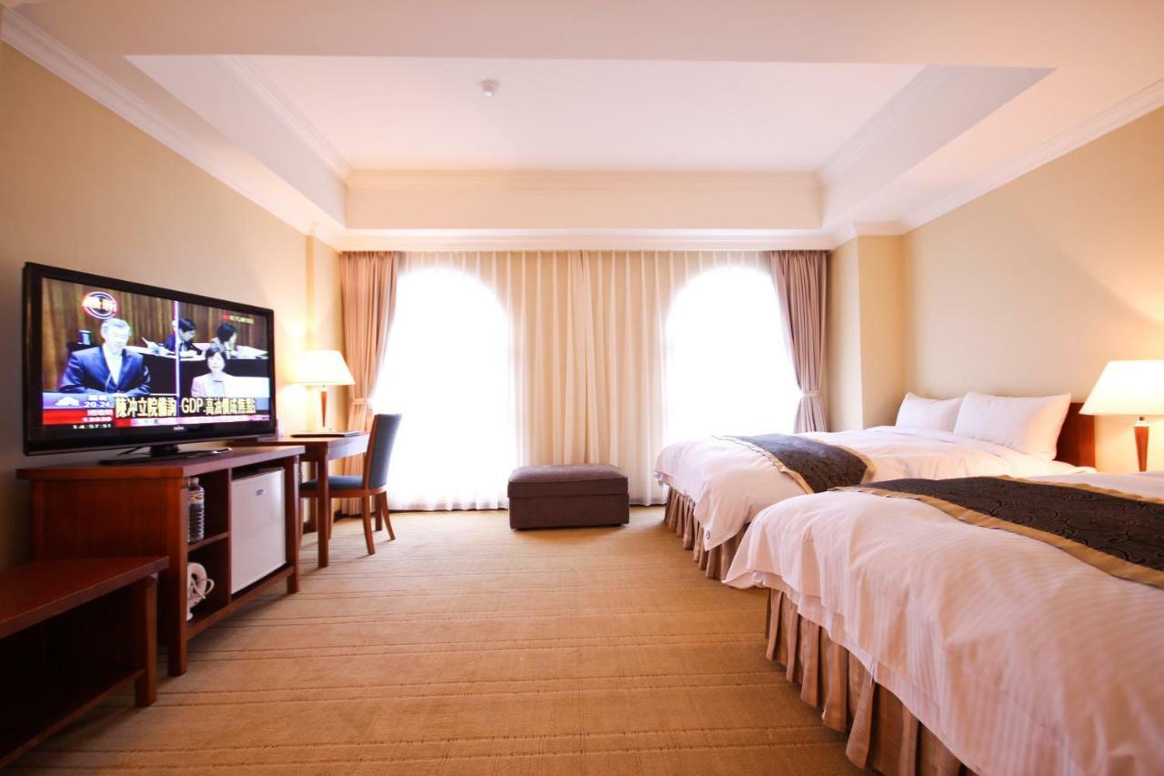 Grand Boss Hotel Yilan Exterior photo